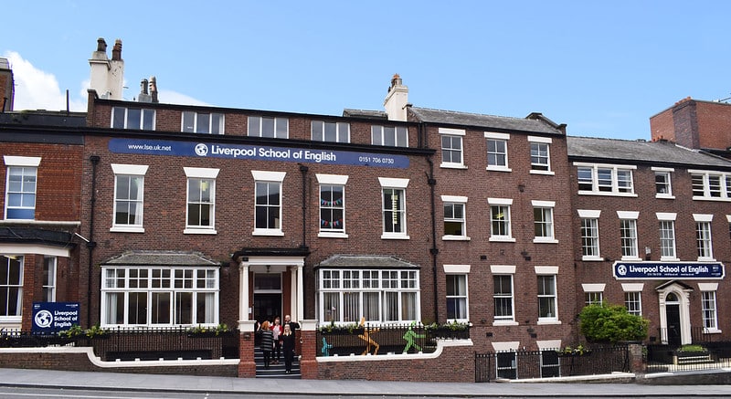 Fachada da Escola em Liverpool